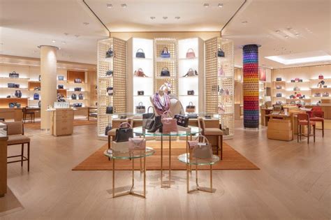 lv 加拿大 官网|LOUIS VUITTON Canada Official Website.